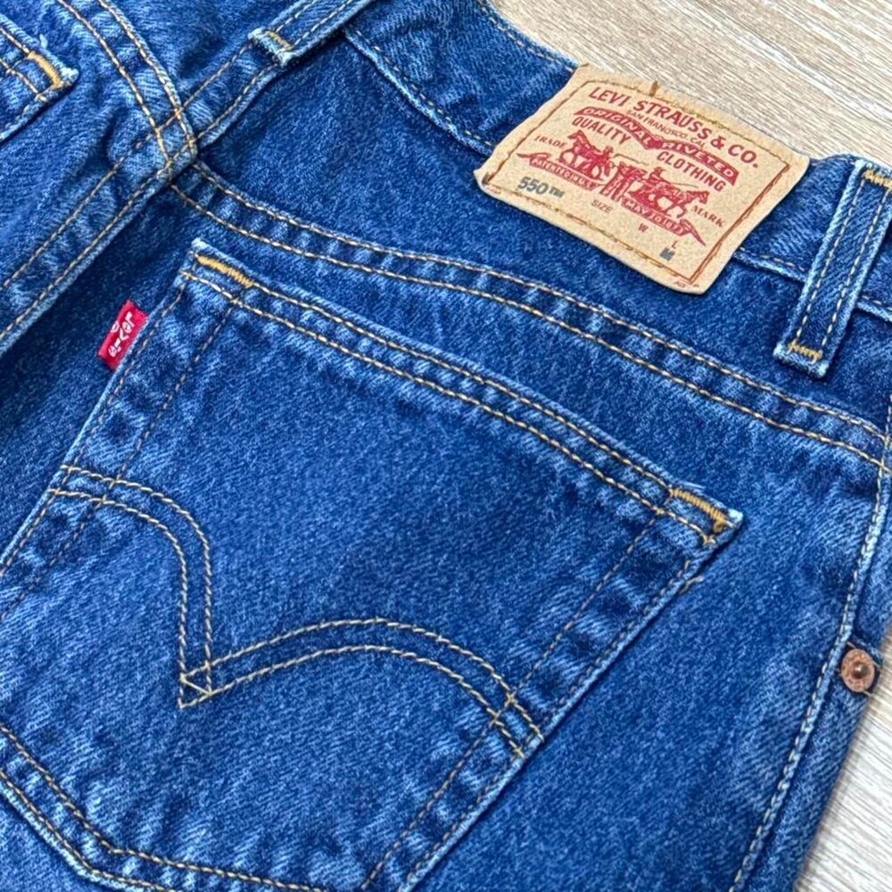 ✨ Vintage Late 90s / Early 00s Women Levi’s 550™ Classic Relaxed Tapered Jeans ✨